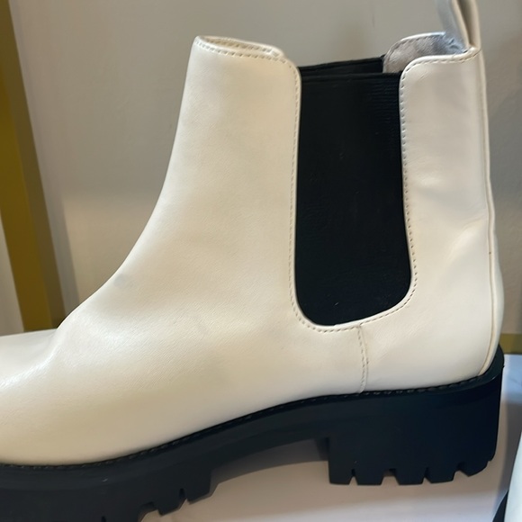 BP KORA LUG CHELSEA BOOT IN WHITE - Picture 7 of 7